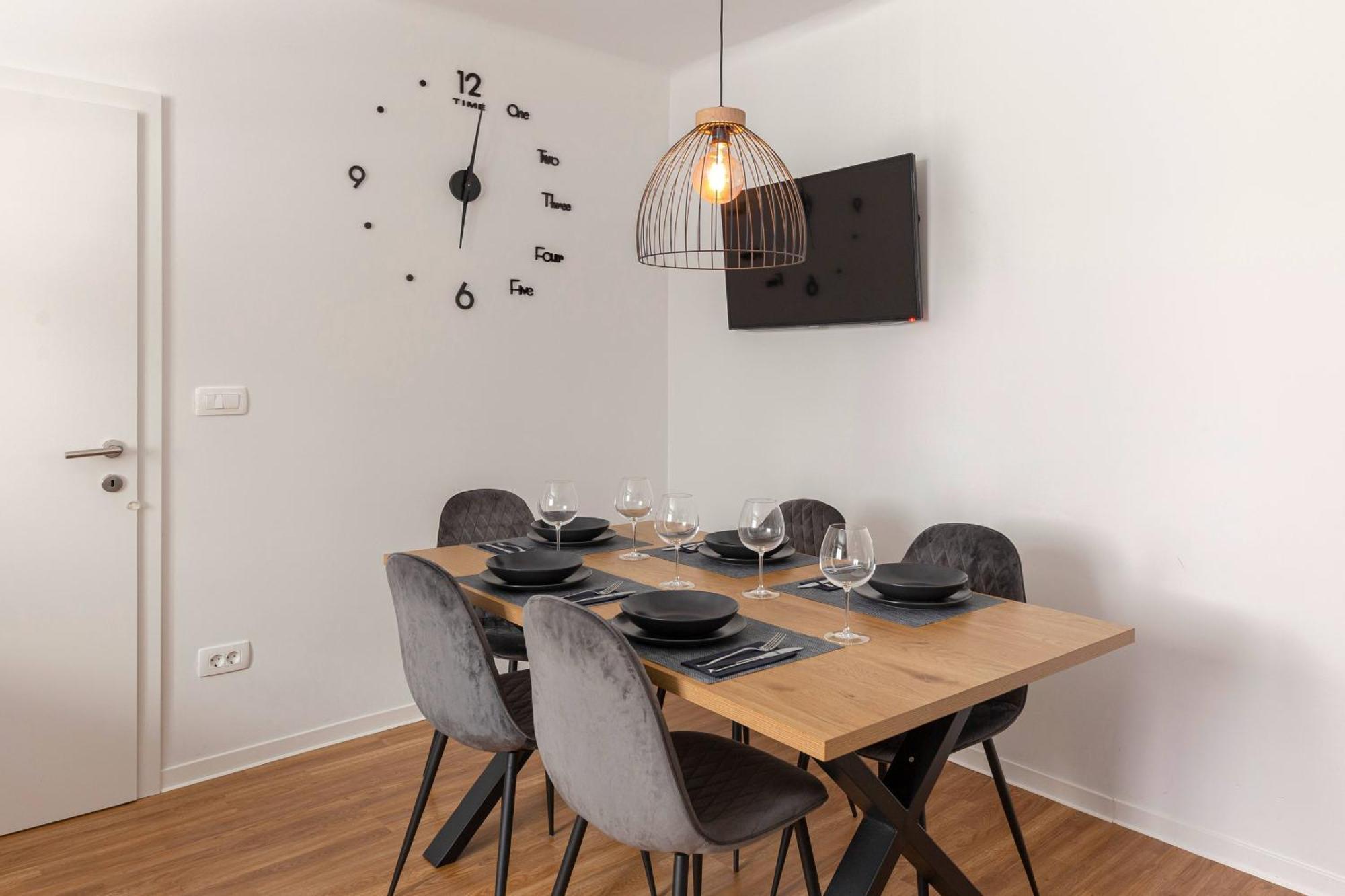 Apartments Grahek ลูบลิยานา ภายนอก รูปภาพ